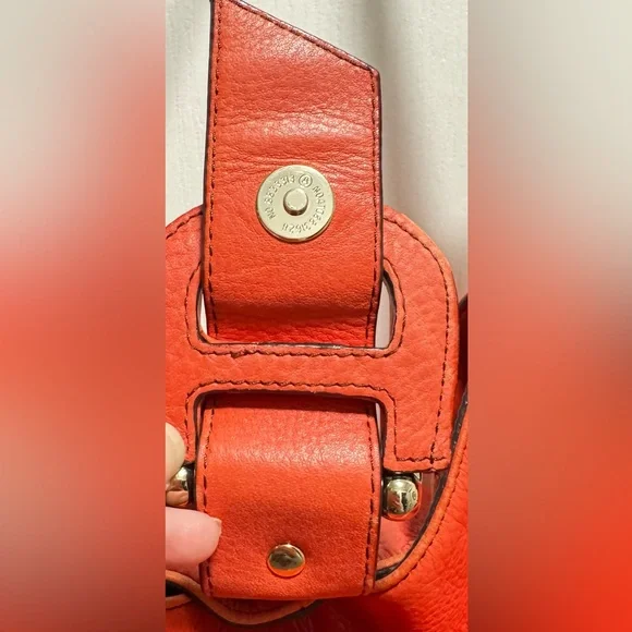 Vintage Etienne Aigner large coral Leather Shoulder Bag, snap closure - Picture 8 of 14
